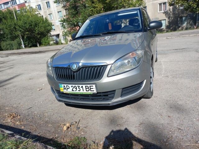 Бежевый Шкода Фабия, объемом двигателя 1.2 л и пробегом 205 тыс. км за 4000 $, фото 1 на Automoto.ua