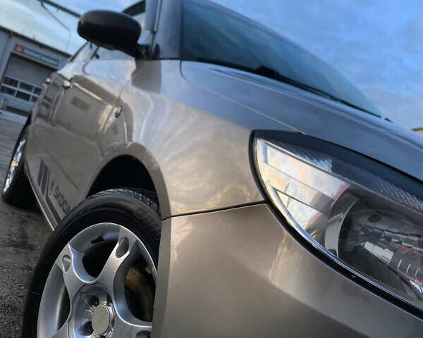 Бежевий Шкода Фабія, об'ємом двигуна 1.2 л та пробігом 159 тис. км за 4900 $, фото 6 на Automoto.ua