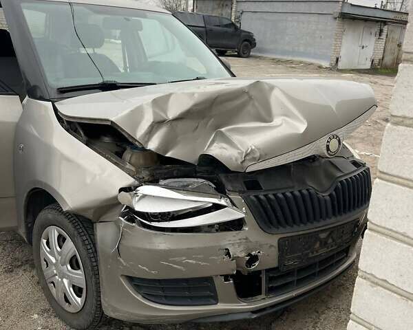 Бежевий Шкода Фабія, об'ємом двигуна 1.2 л та пробігом 260 тис. км за 2650 $, фото 2 на Automoto.ua