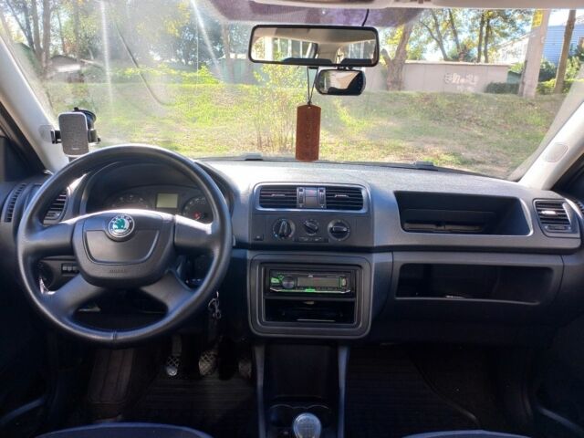 Бежевый Шкода Фабия, объемом двигателя 1.2 л и пробегом 205 тыс. км за 4000 $, фото 9 на Automoto.ua