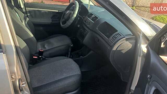 Бежевий Шкода Фабія, об'ємом двигуна 1.2 л та пробігом 211 тис. км за 4800 $, фото 5 на Automoto.ua