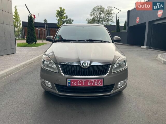 Бежевий Шкода Фабія, об'ємом двигуна 1.4 л та пробігом 131 тис. км за 6799 $, фото 3 на Automoto.ua