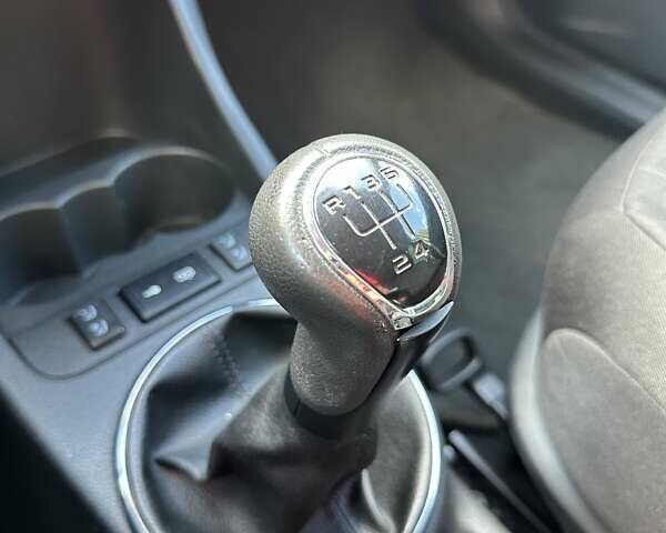 Бежевый Шкода Фабия, объемом двигателя 1.2 л и пробегом 145 тыс. км за 6100 $, фото 33 на Automoto.ua