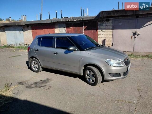 Бежевий Шкода Фабія, об'ємом двигуна 1.2 л та пробігом 211 тис. км за 5000 $, фото 2 на Automoto.ua