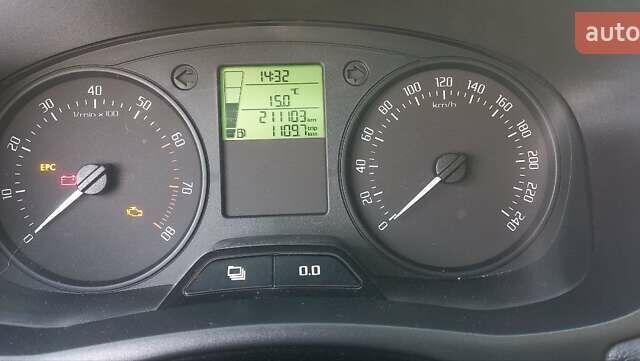 Бежевий Шкода Фабія, об'ємом двигуна 1.2 л та пробігом 211 тис. км за 4800 $, фото 1 на Automoto.ua