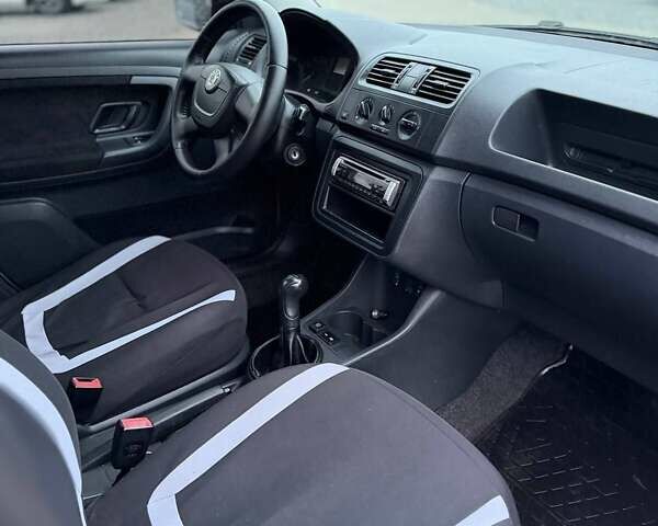 Бежевый Шкода Фабия, объемом двигателя 1.2 л и пробегом 196 тыс. км за 4850 $, фото 8 на Automoto.ua