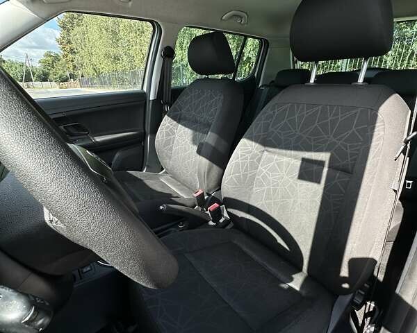 Бежевый Шкода Фабия, объемом двигателя 1.2 л и пробегом 145 тыс. км за 6100 $, фото 14 на Automoto.ua