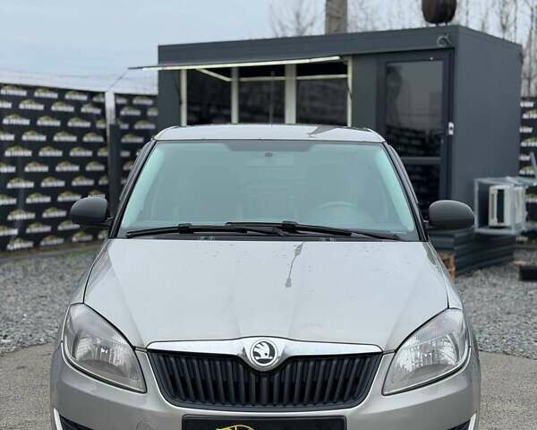 Бежевый Шкода Фабия, объемом двигателя 1.2 л и пробегом 196 тыс. км за 4850 $, фото 5 на Automoto.ua