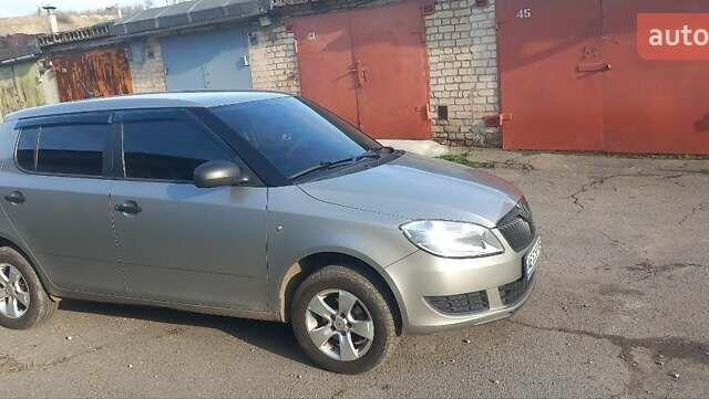 Бежевий Шкода Фабія, об'ємом двигуна 1.2 л та пробігом 211 тис. км за 4800 $, фото 4 на Automoto.ua