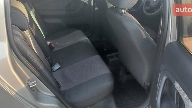 Бежевий Шкода Фабія, об'ємом двигуна 1.2 л та пробігом 211 тис. км за 4800 $, фото 6 на Automoto.ua