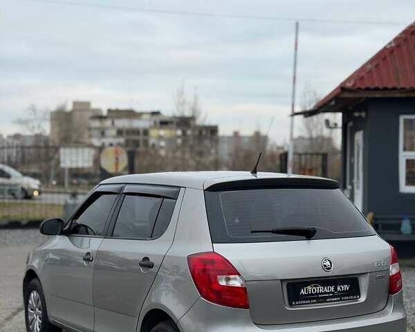 Бежевый Шкода Фабия, объемом двигателя 1.2 л и пробегом 196 тыс. км за 4850 $, фото 2 на Automoto.ua