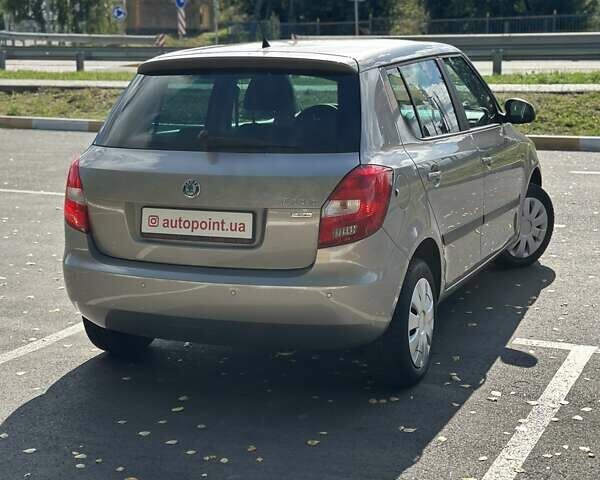 Бежевый Шкода Фабия, объемом двигателя 1.2 л и пробегом 145 тыс. км за 6100 $, фото 7 на Automoto.ua