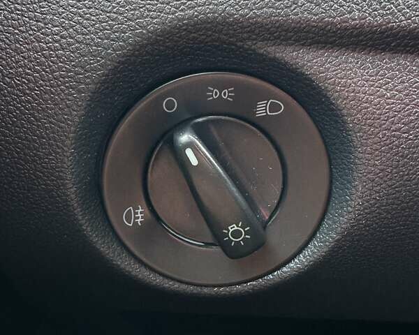 Бежевый Шкода Фабия, объемом двигателя 1.2 л и пробегом 145 тыс. км за 6100 $, фото 28 на Automoto.ua