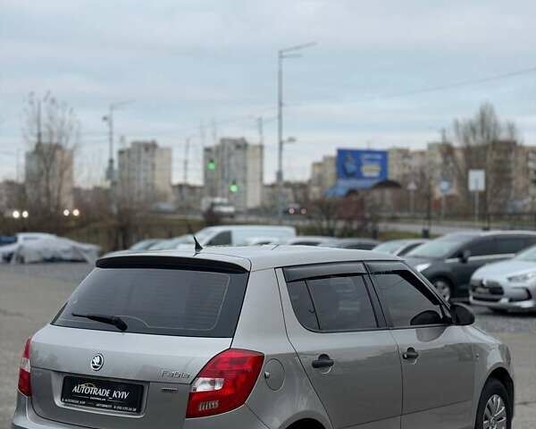 Бежевый Шкода Фабия, объемом двигателя 1.2 л и пробегом 196 тыс. км за 4850 $, фото 3 на Automoto.ua