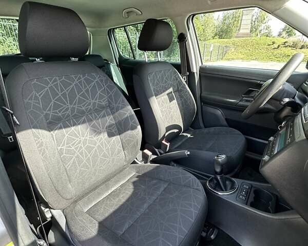 Бежевый Шкода Фабия, объемом двигателя 1.2 л и пробегом 145 тыс. км за 6100 $, фото 20 на Automoto.ua
