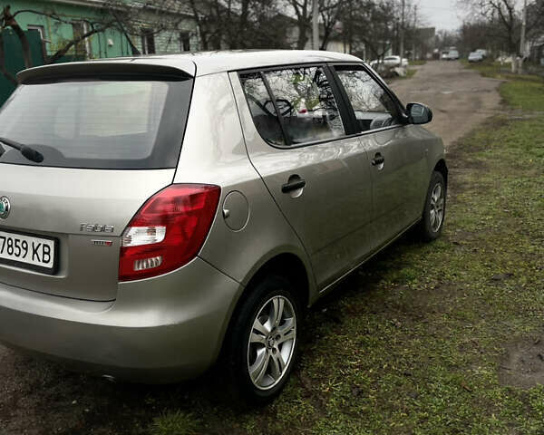 Бежевий Шкода Фабія, об'ємом двигуна 1.2 л та пробігом 290 тис. км за 3900 $, фото 7 на Automoto.ua