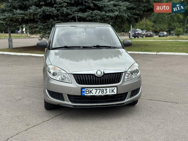Бежевый Шкода Фабия, объемом двигателя 1.2 л и пробегом 270 тыс. км за 4599 $, фото 11 на Automoto.ua