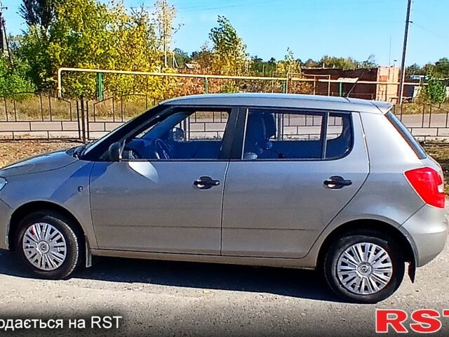 Бежевый Шкода Фабия, объемом двигателя 1.2 л и пробегом 180 тыс. км за 6300 $, фото 3 на Automoto.ua
