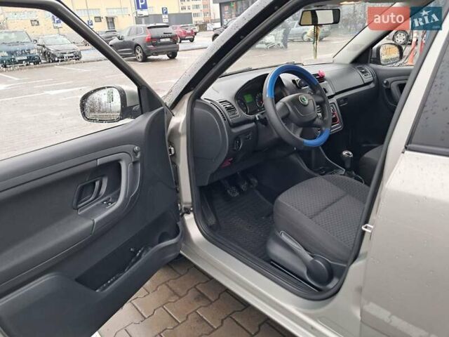 Бежевий Шкода Фабія, об'ємом двигуна 1.39 л та пробігом 79 тис. км за 6999 $, фото 3 на Automoto.ua
