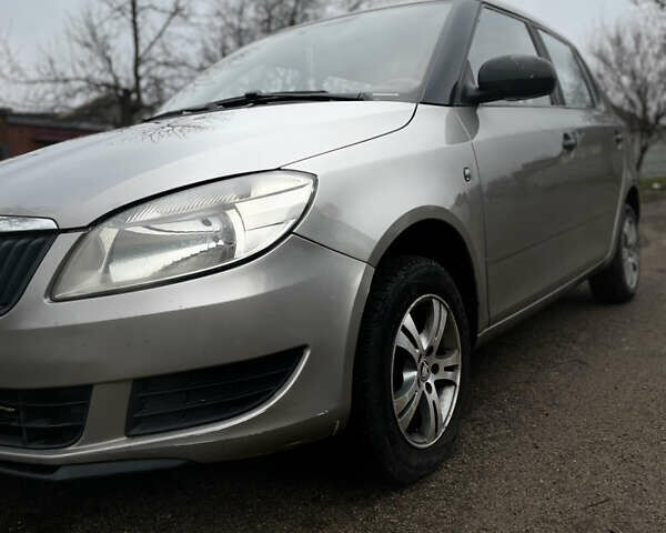 Бежевий Шкода Фабія, об'ємом двигуна 1.2 л та пробігом 290 тис. км за 3900 $, фото 5 на Automoto.ua