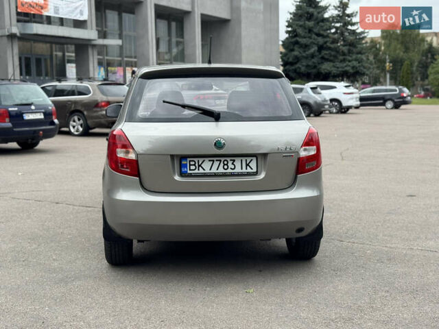 Бежевый Шкода Фабия, объемом двигателя 1.2 л и пробегом 270 тыс. км за 4599 $, фото 7 на Automoto.ua