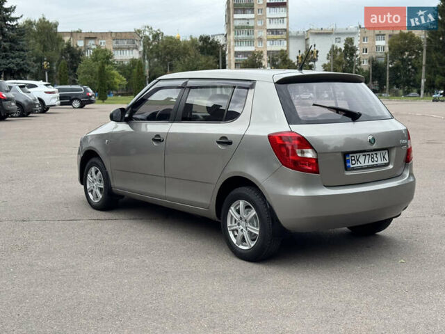 Бежевый Шкода Фабия, объемом двигателя 1.2 л и пробегом 270 тыс. км за 4599 $, фото 5 на Automoto.ua