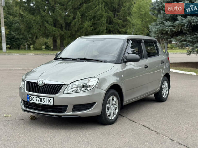 Бежевый Шкода Фабия, объемом двигателя 1.2 л и пробегом 270 тыс. км за 4599 $, фото 57 на Automoto.ua