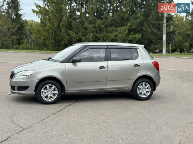Бежевый Шкода Фабия, объемом двигателя 1.2 л и пробегом 270 тыс. км за 4599 $, фото 4 на Automoto.ua