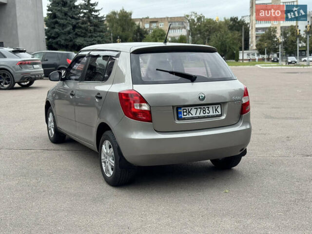 Бежевый Шкода Фабия, объемом двигателя 1.2 л и пробегом 270 тыс. км за 4599 $, фото 6 на Automoto.ua