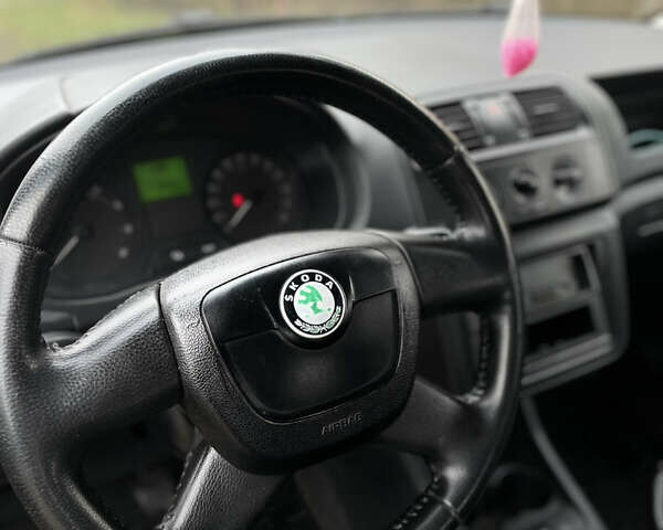 Бежевий Шкода Фабія, об'ємом двигуна 1.2 л та пробігом 290 тис. км за 3900 $, фото 11 на Automoto.ua