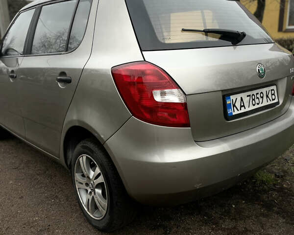 Бежевий Шкода Фабія, об'ємом двигуна 1.2 л та пробігом 290 тис. км за 3900 $, фото 8 на Automoto.ua