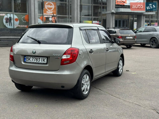 Бежевый Шкода Фабия, объемом двигателя 1.2 л и пробегом 270 тыс. км за 4599 $, фото 8 на Automoto.ua