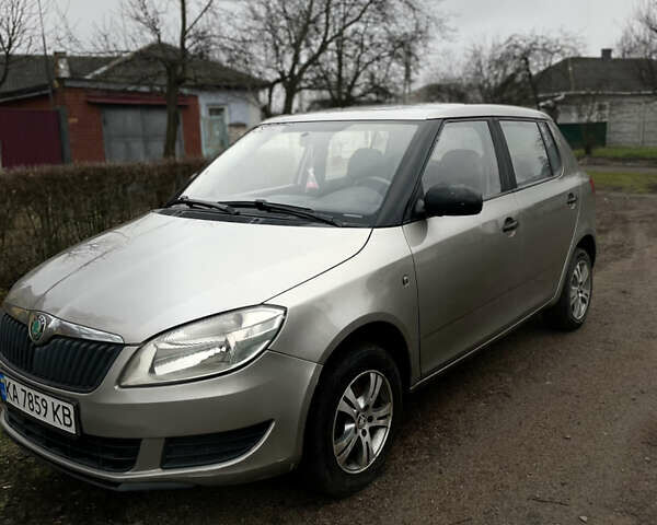 Бежевий Шкода Фабія, об'ємом двигуна 1.2 л та пробігом 290 тис. км за 3900 $, фото 6 на Automoto.ua