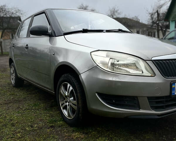 Бежевий Шкода Фабія, об'ємом двигуна 1.2 л та пробігом 290 тис. км за 3900 $, фото 1 на Automoto.ua