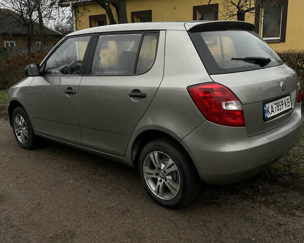 Бежевий Шкода Фабія, об'ємом двигуна 1.2 л та пробігом 290 тис. км за 3900 $, фото 9 на Automoto.ua