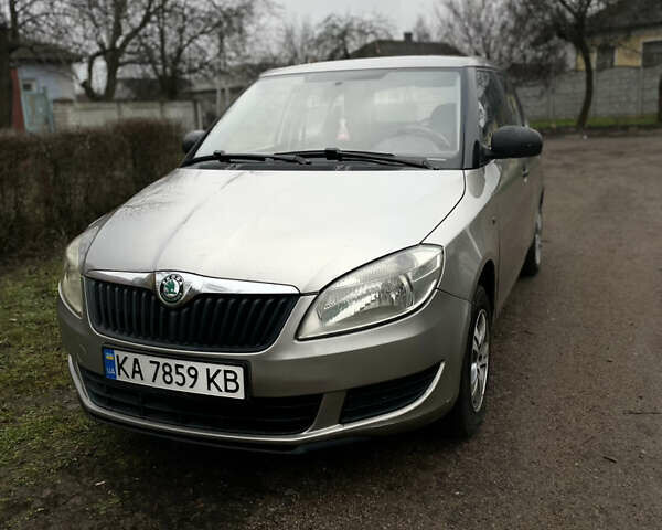 Бежевий Шкода Фабія, об'ємом двигуна 1.2 л та пробігом 290 тис. км за 3900 $, фото 3 на Automoto.ua