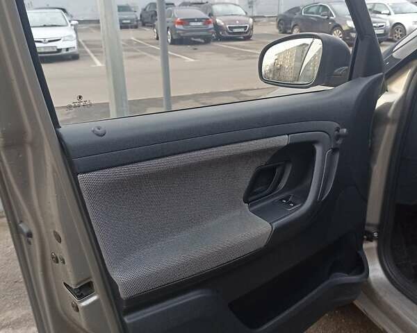 Бежевий Шкода Фабія, об'ємом двигуна 1.2 л та пробігом 80 тис. км за 5900 $, фото 20 на Automoto.ua