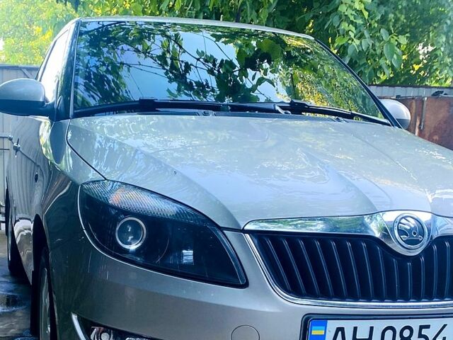 Бежевый Шкода Фабия, объемом двигателя 1.4 л и пробегом 155 тыс. км за 6200 $, фото 6 на Automoto.ua