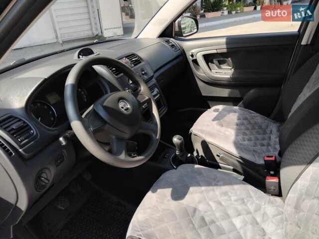Бежевий Шкода Фабія, об'ємом двигуна 1.39 л та пробігом 30 тис. км за 10000 $, фото 3 на Automoto.ua