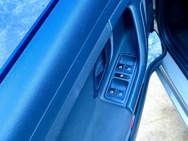 Бежевый Шкода Фабия, объемом двигателя 1.4 л и пробегом 155 тыс. км за 6200 $, фото 3 на Automoto.ua