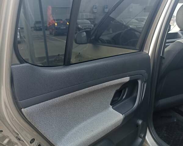Бежевий Шкода Фабія, об'ємом двигуна 1.2 л та пробігом 80 тис. км за 5900 $, фото 13 на Automoto.ua