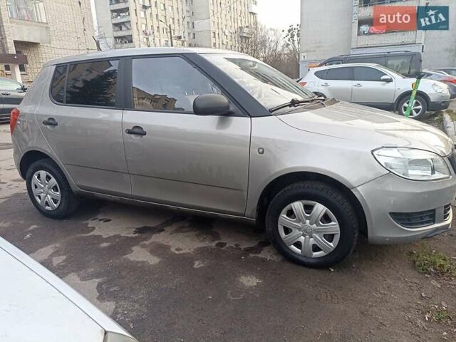 Бежевий Шкода Фабія, об'ємом двигуна 1.2 л та пробігом 80 тис. км за 5900 $, фото 2 на Automoto.ua
