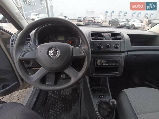 Бежевий Шкода Фабія, об'ємом двигуна 1.2 л та пробігом 80 тис. км за 5900 $, фото 23 на Automoto.ua