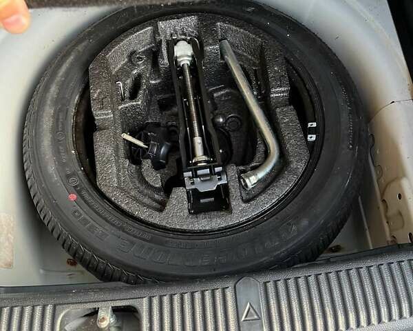 Бежевый Шкода Фабия, объемом двигателя 1.2 л и пробегом 140 тыс. км за 6300 $, фото 10 на Automoto.ua