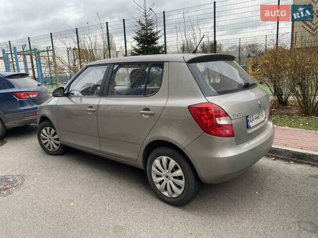 Бежевый Шкода Фабия, объемом двигателя 1.39 л и пробегом 198 тыс. км за 6500 $, фото 5 на Automoto.ua