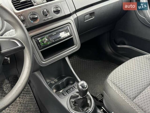 Бежевый Шкода Фабия, объемом двигателя 1.39 л и пробегом 200 тыс. км за 7000 $, фото 20 на Automoto.ua