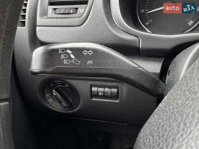 Бежевый Шкода Фабия, объемом двигателя 1.39 л и пробегом 200 тыс. км за 7000 $, фото 17 на Automoto.ua