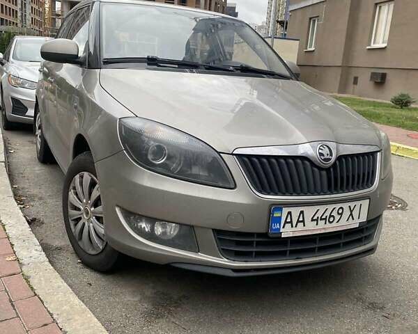 Бежевый Шкода Фабия, объемом двигателя 1.39 л и пробегом 198 тыс. км за 6500 $, фото 4 на Automoto.ua