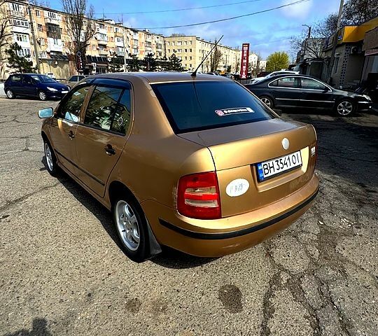 Бежевый Шкода Фабия, объемом двигателя 1.4 л и пробегом 211 тыс. км за 2599 $, фото 5 на Automoto.ua