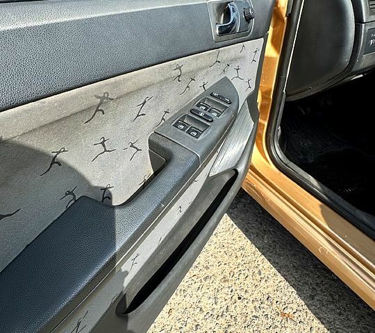 Бежевый Шкода Фабия, объемом двигателя 1.4 л и пробегом 211 тыс. км за 2599 $, фото 6 на Automoto.ua